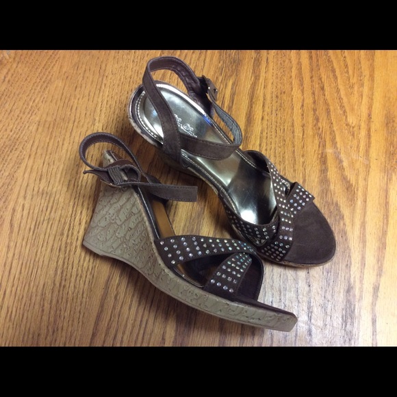 Brown wedge sandals - Picture 1 of 2